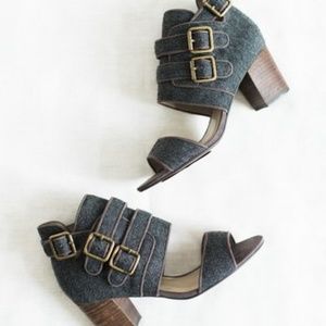 NWOT Super cute heeled sandals